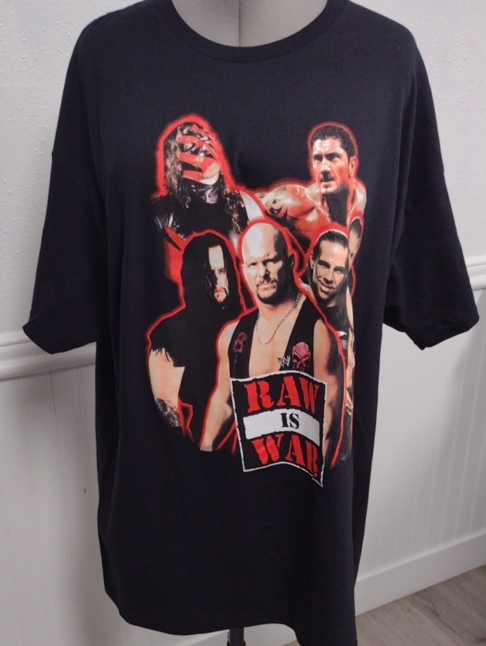 WWE Black 'Raw Is War' Red-Accented Graphic Tee